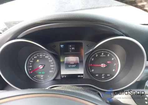 2016 Mercedes-Benz C 300 4Matic z USA, uszkodzony, nr VIN 55SWF4KB0GU164017